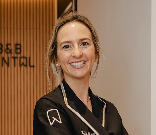 Dra. Blanca Barrio especialista Ortodoncia y estética dental.